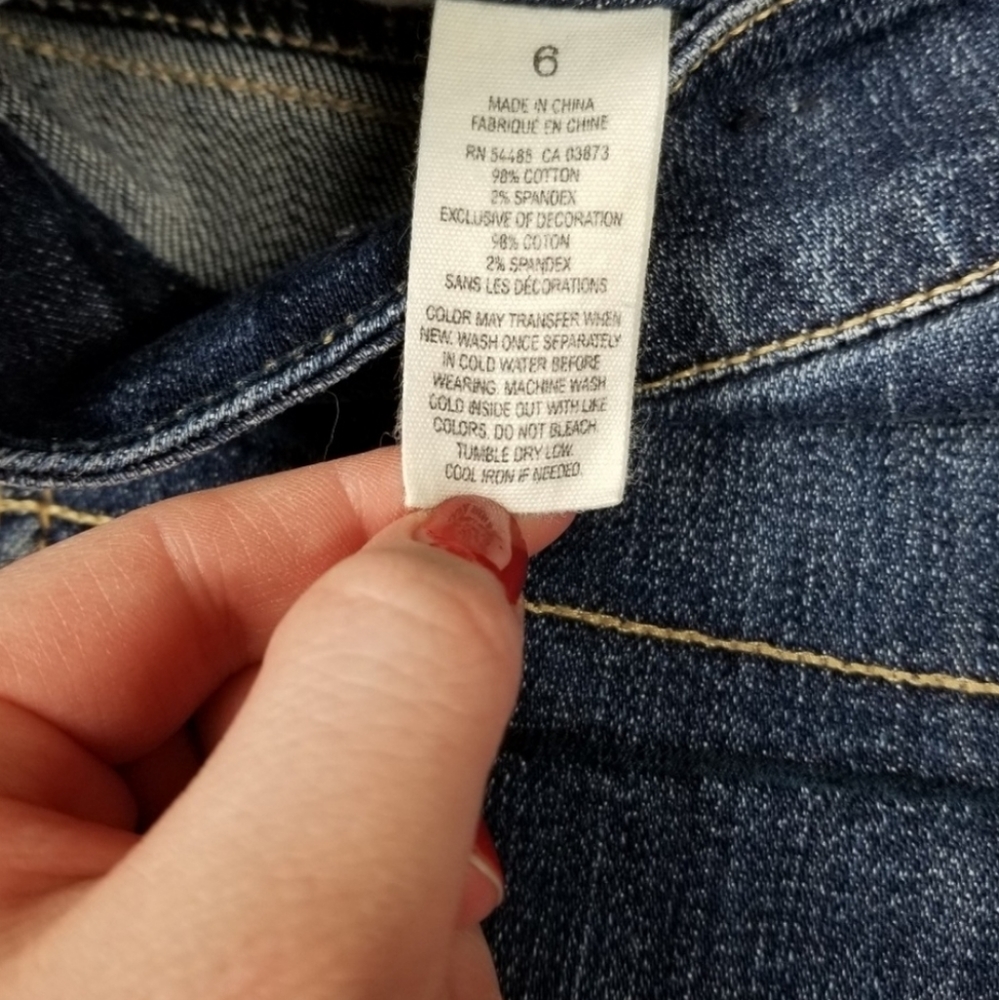 American Eagle| dark wash streach Jean shorts
6 - Picture 7 of 7